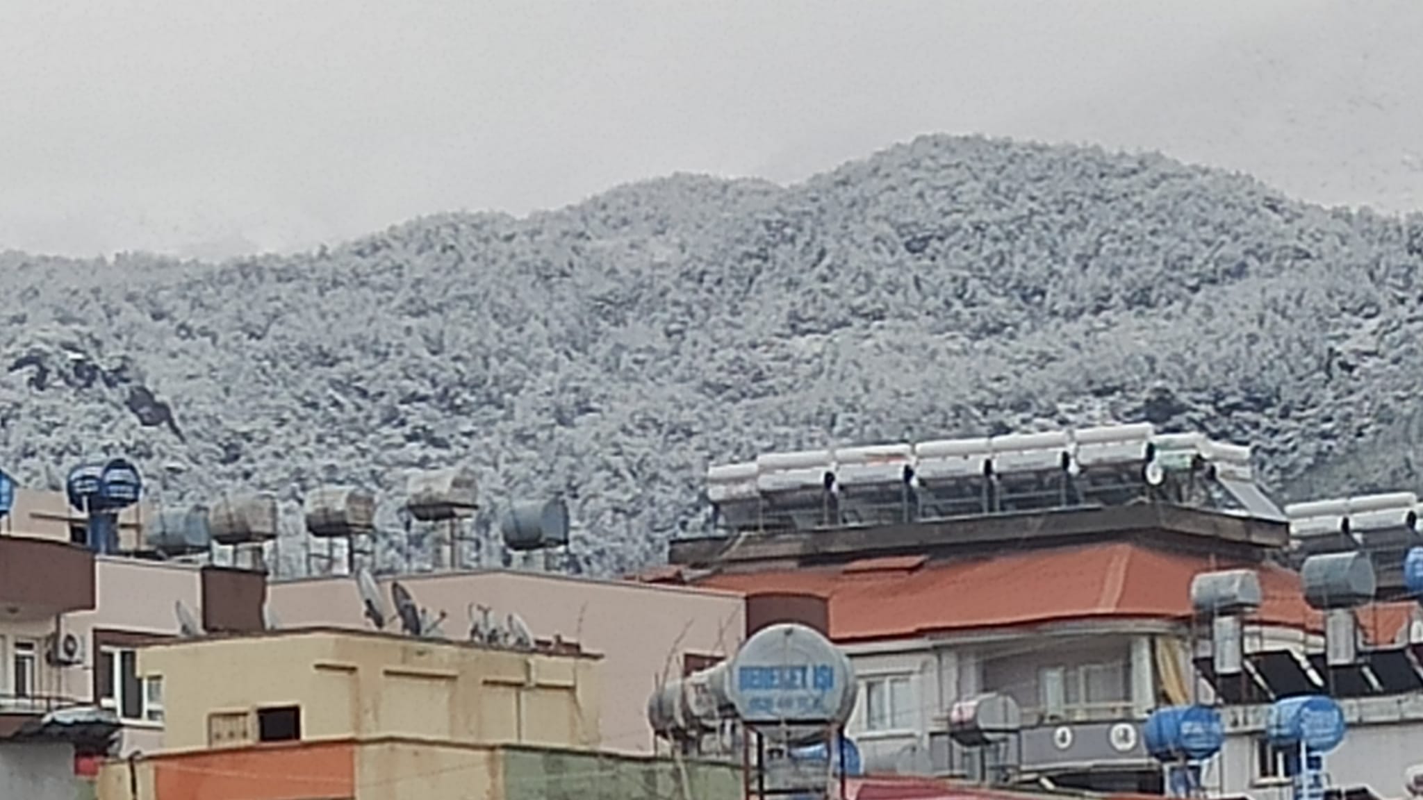 Osmaniye’ye yıllar sonra kar yağdı