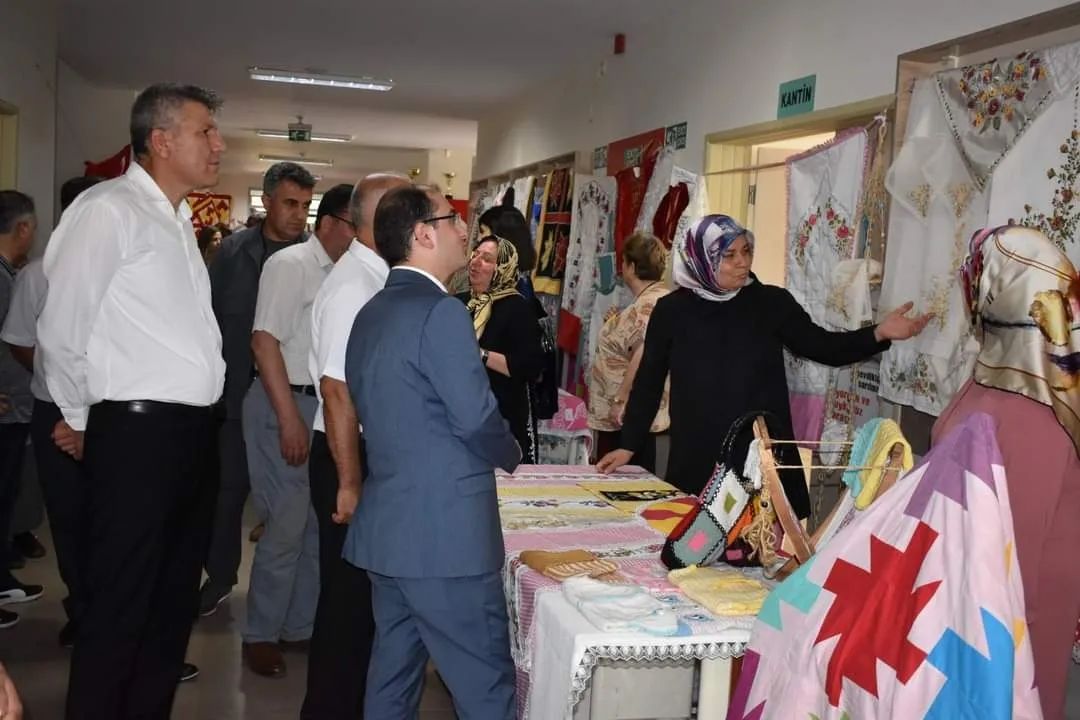 Toprakkale'de Yıl sonu sergisi ilgi gördü