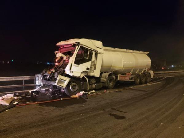 TIR ve tankerin karıştığı kazada 1 kişi öldü