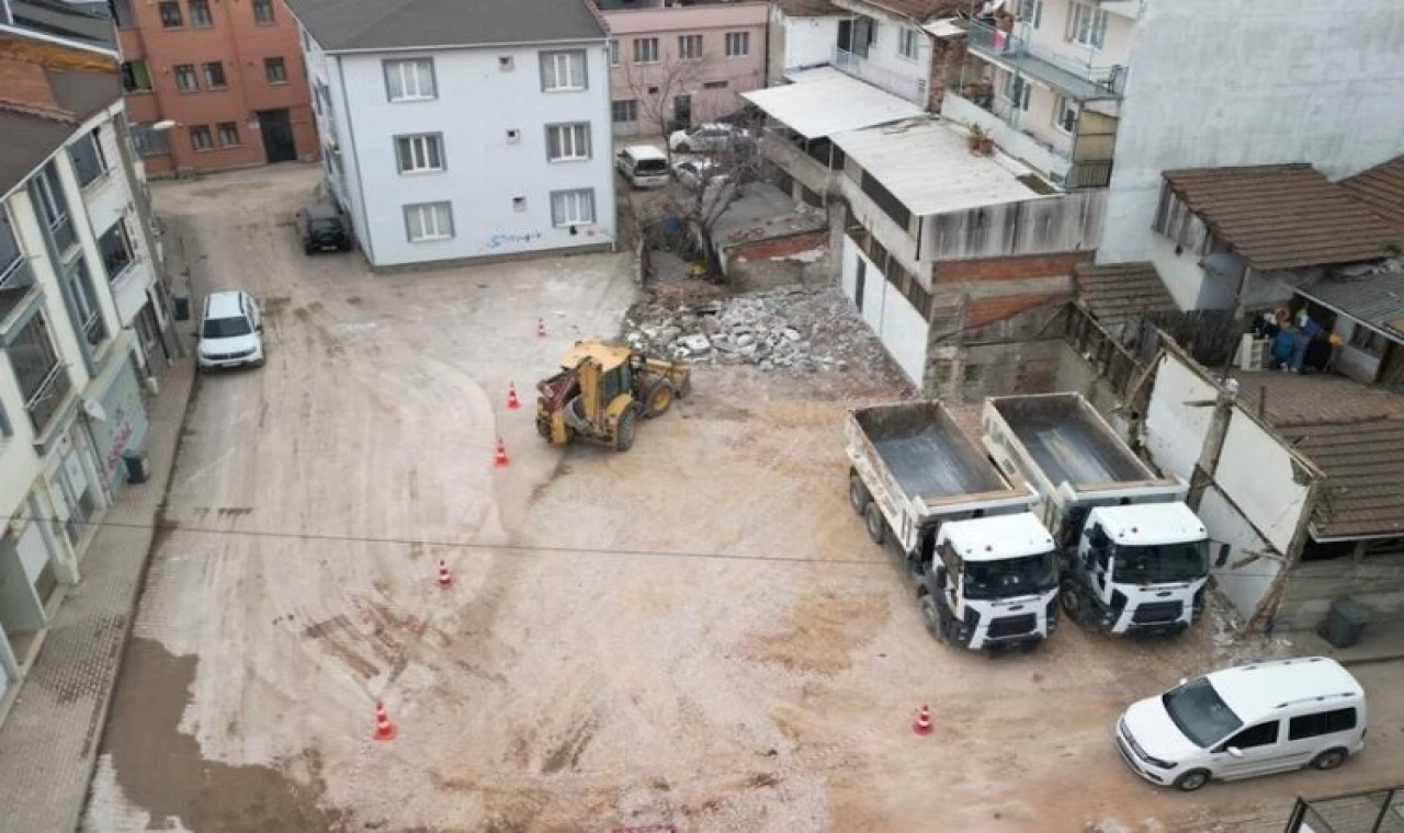 İnegöl’de kamulaştırılan binalar otopark oluyor