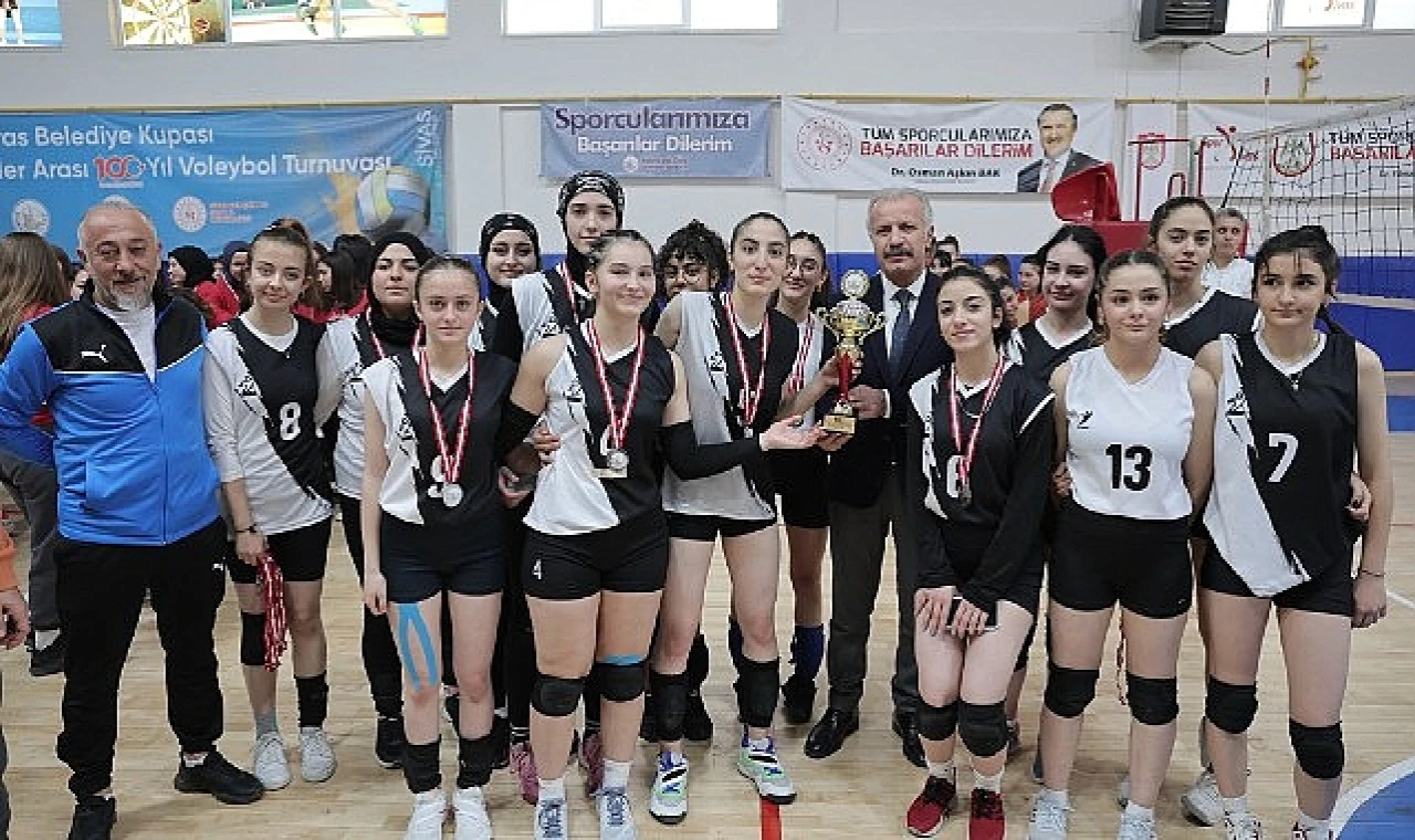 Liseler Arası 100. Yıl Voleybol Turnuvası Sona Erdi