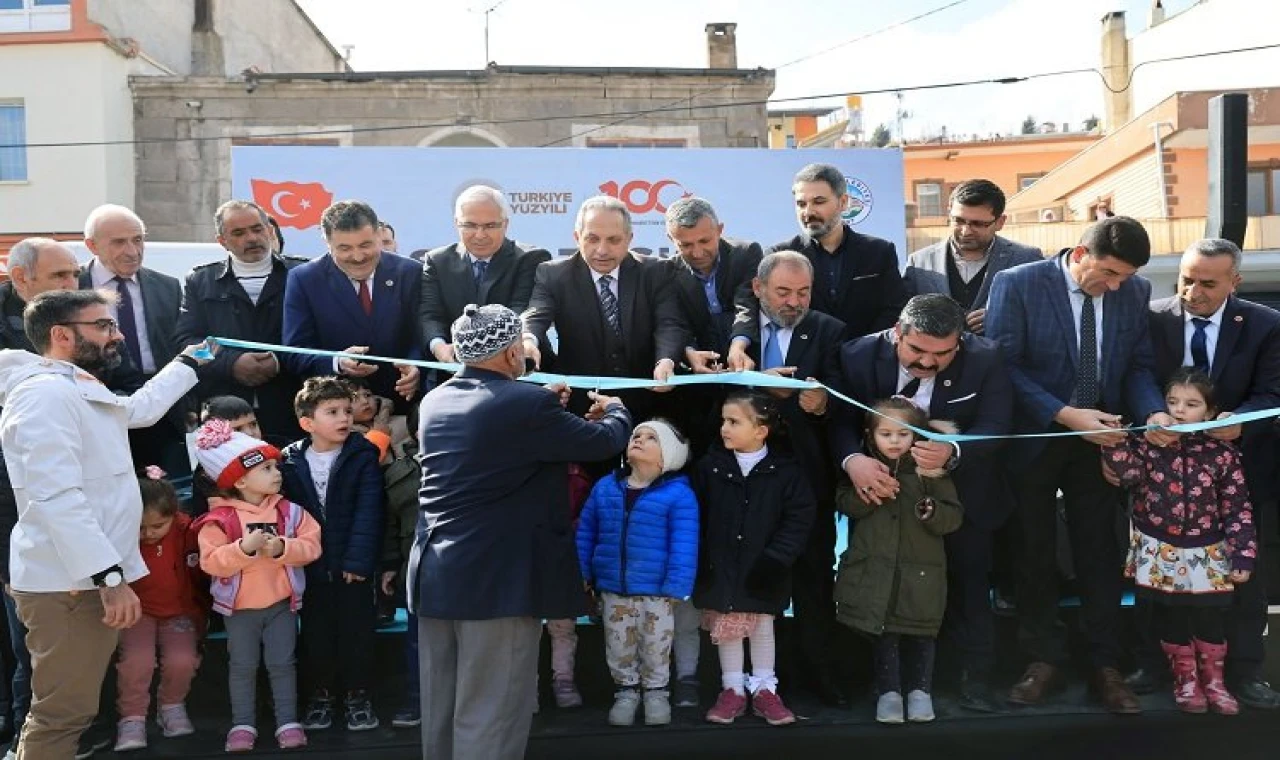 Talas Belediyesi’nin kırsal mahallelere yaptırdığı sosyal tesisler için seri açılışlar sürüyor