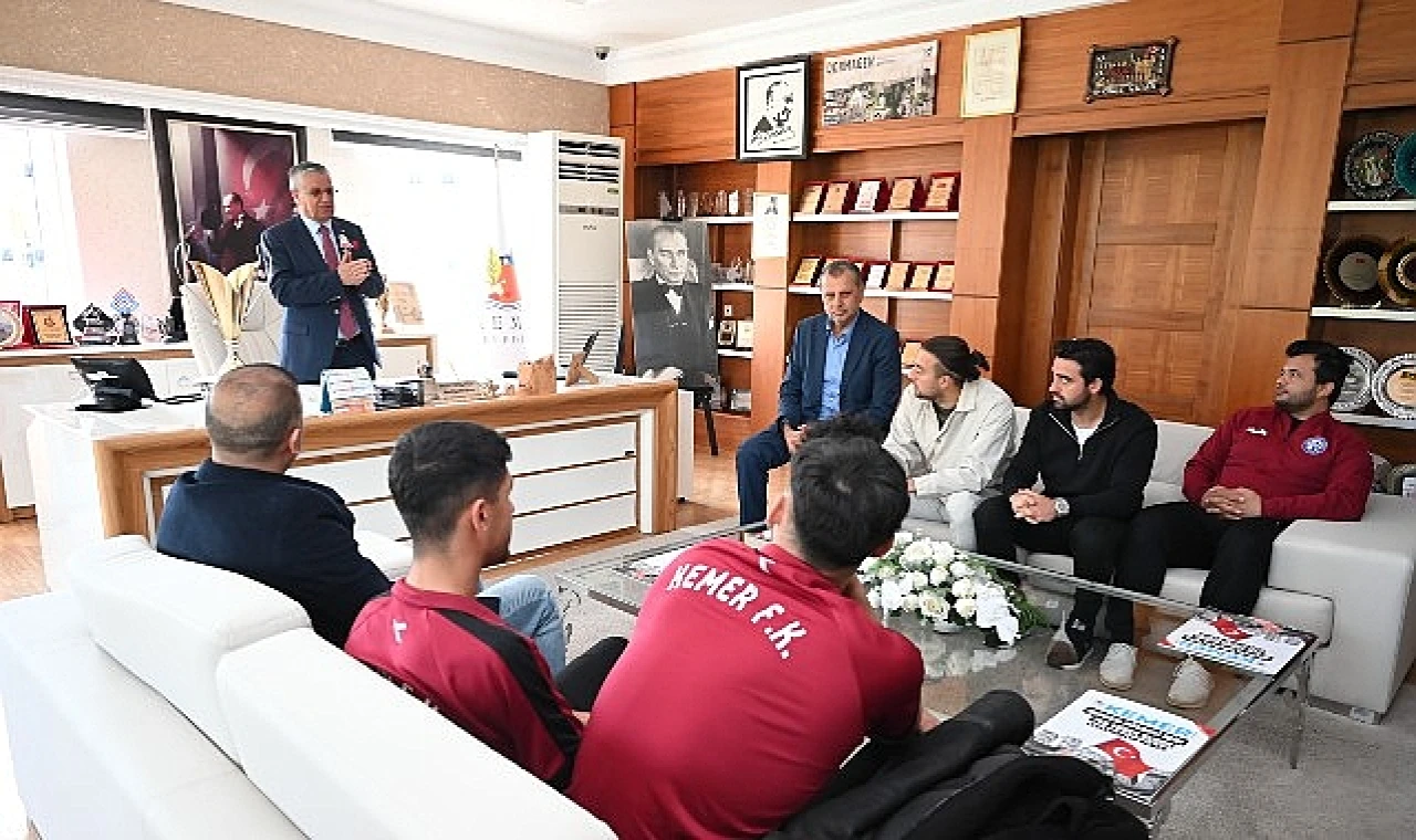 Şampiyon, Kemer 2020 Futbol Kulübü’nden Başkan Topaloğlu’na ziyaret