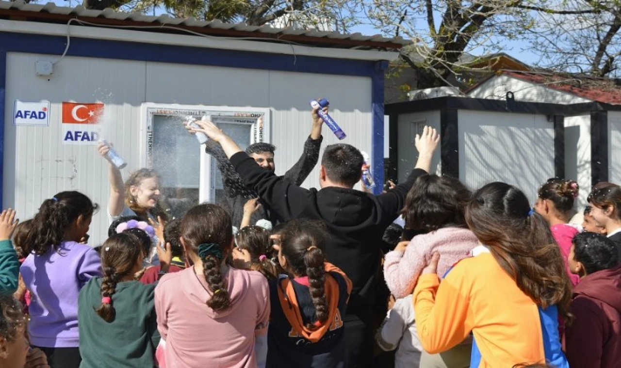 Haydi Tut Elimi Derneği ’Hatay İçin Elele’ verdi