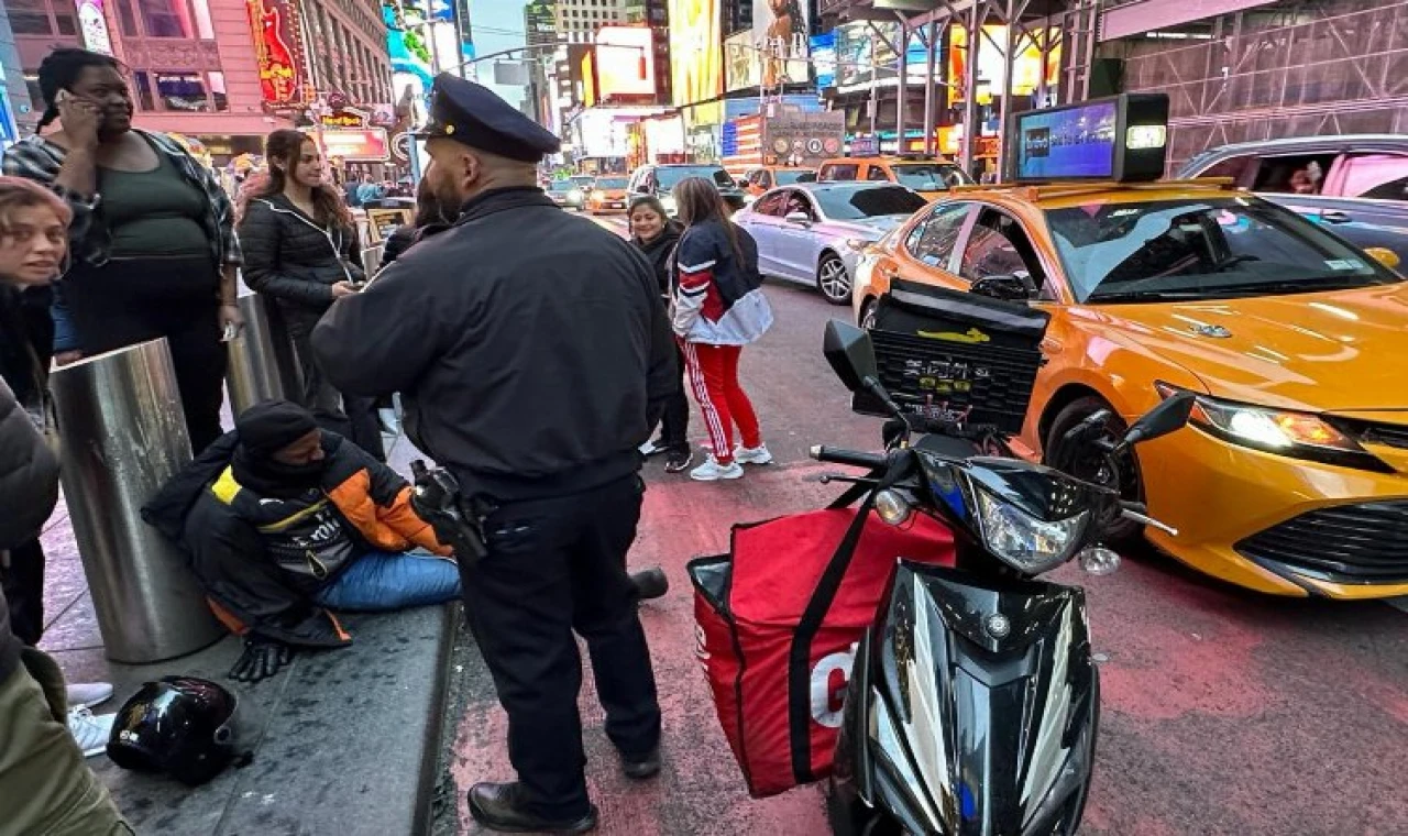 Manhattan’ın işlek caddesinde kaza!