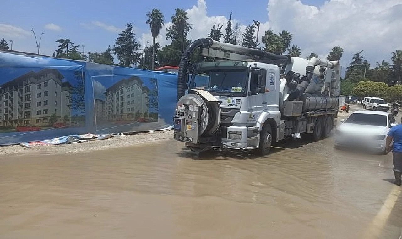 Konya Büyükşehir Ekipleri Hatay’da Sel ve Su Baskınlarına Müdahale Ediyor