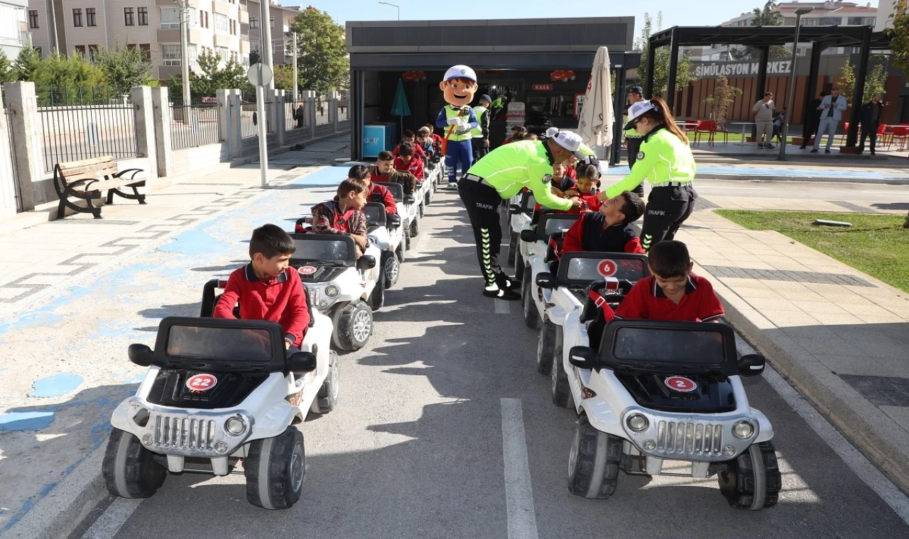 Geleceğin sürücüleri Konya Karatay’da eğitim alıyor