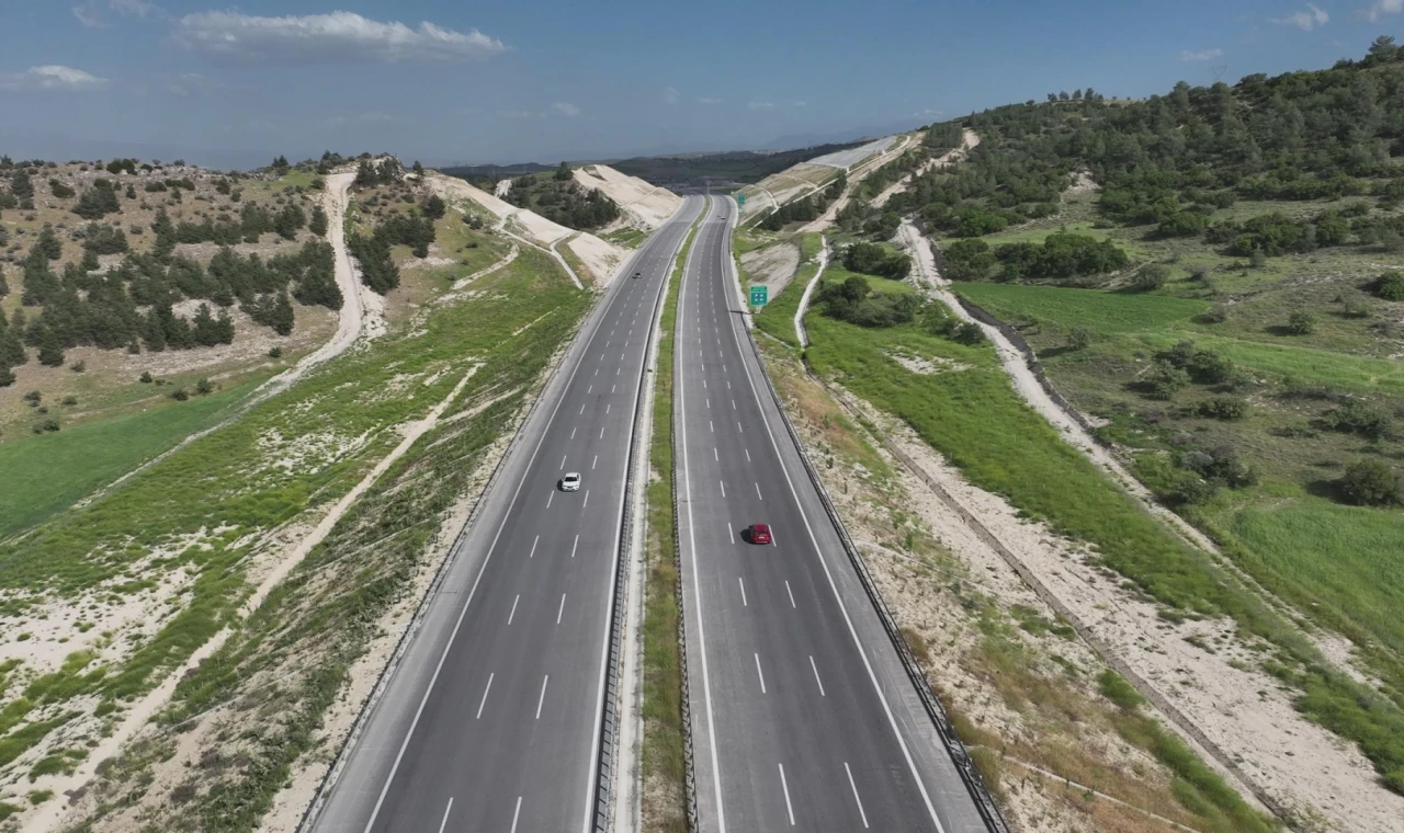 Aydın-Denizli Otoyolu’nu 3 günde 22 bin araç kullandı