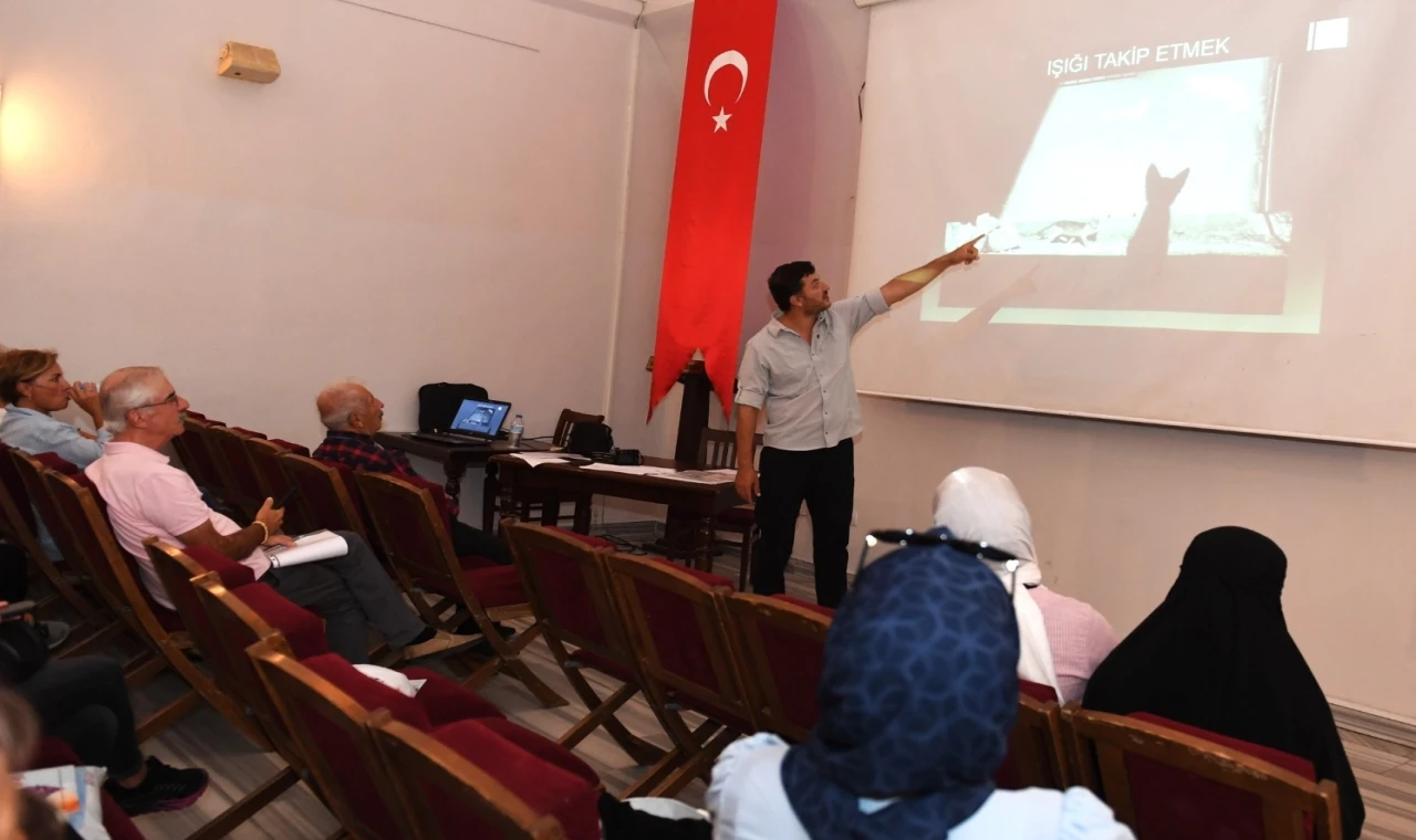 Bursa Osmangazi’de fotoğraf tutkunları ’Mobil Fotoğrafçılık’ öğreniyor