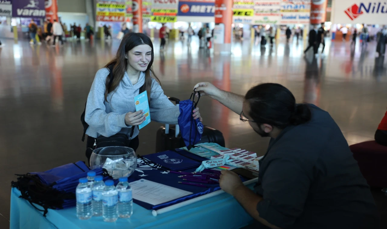 Bursa’da üniversiteliye sıcak karşılama