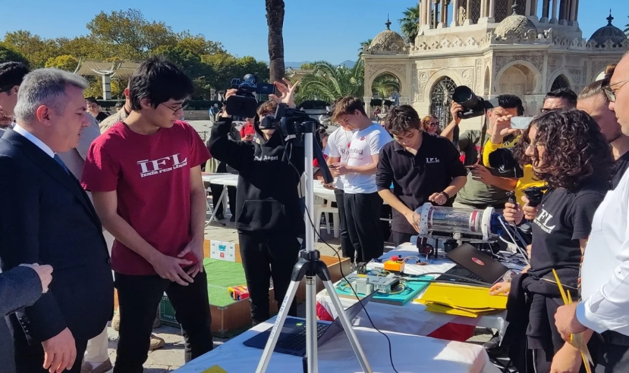 İzmir’de robotik projeler sergilendi