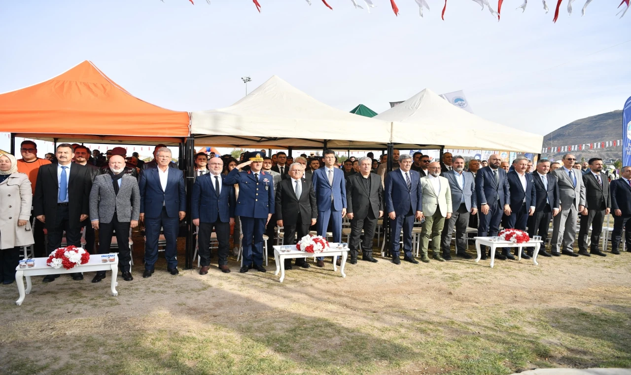 Kayseri’de bilimin büyülü dünyası, 6’ncı Bilim Şenliği kapılarını açtı