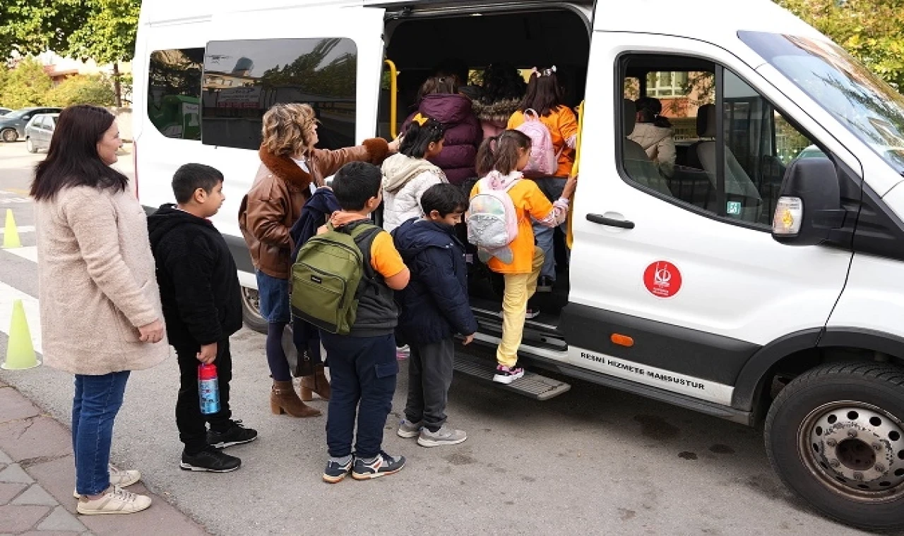 Keçiören’de yerel belediyeden öğrencilere servis desteği