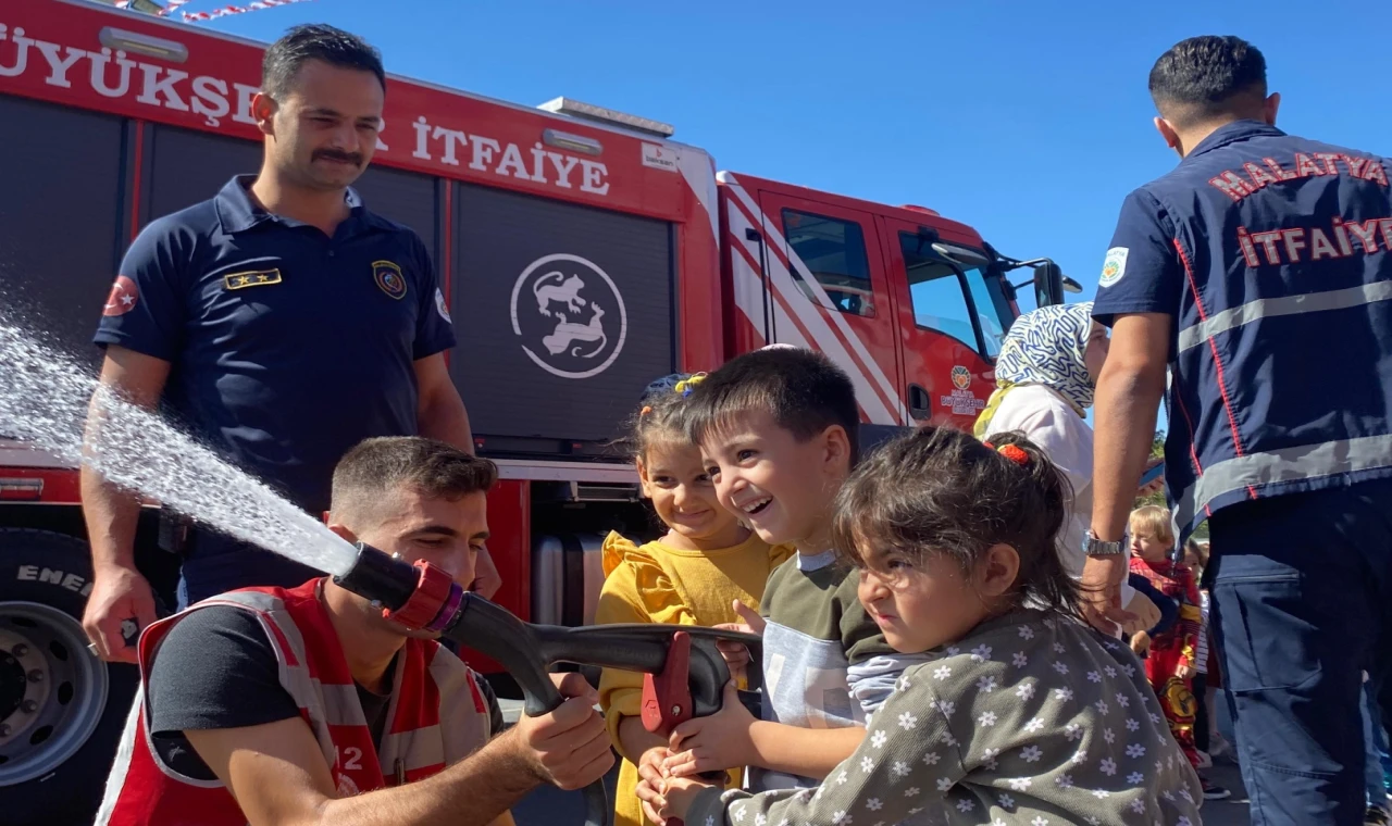 Malatya’da çocuklara eğlenerek öğrendi