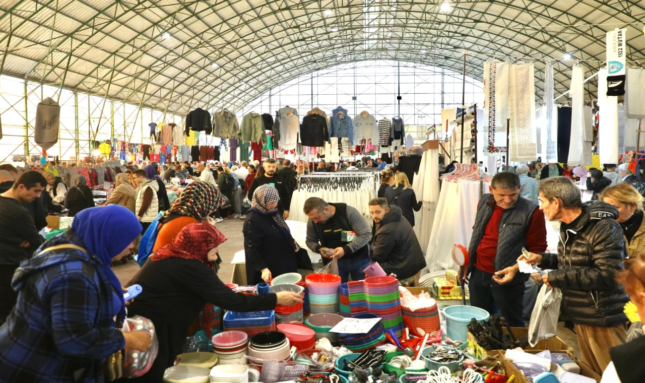 Mudanya’da Cuma pazarından sonra Giyim Pazarı da ’kapalı’ya taşındı