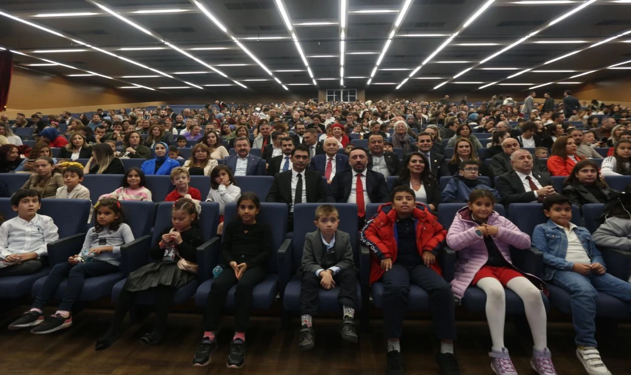 ’Mustafa’nın Ankara galasında çocuklar protokolde