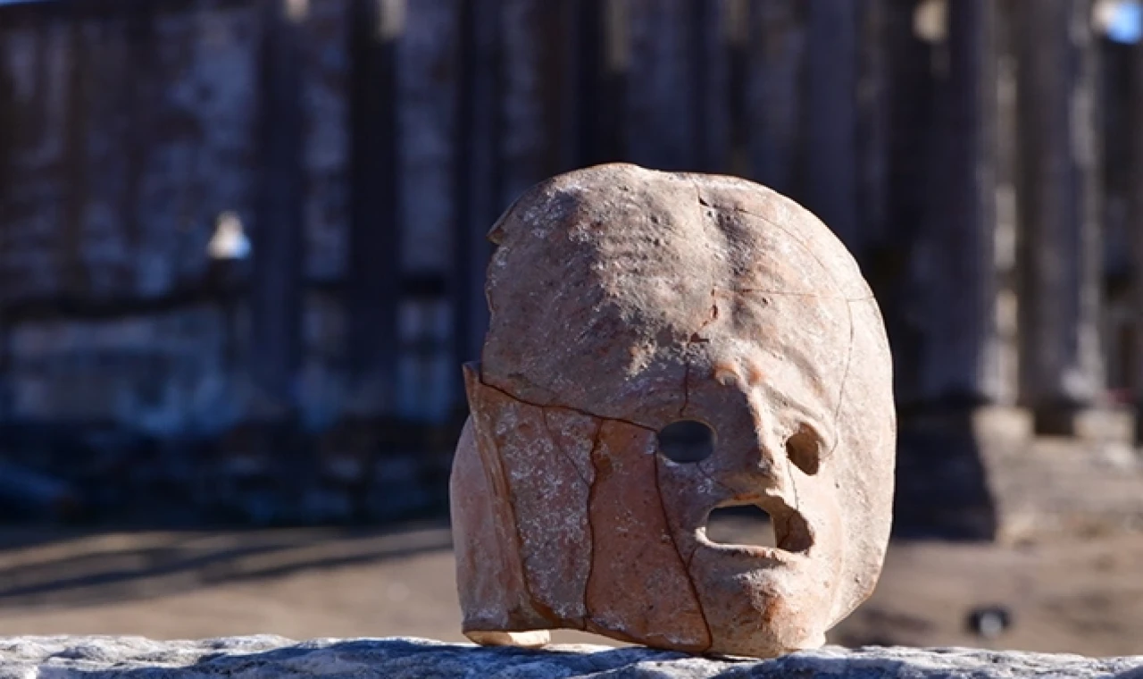 Aizanoi’de 2 bin yıllık mask bulundu