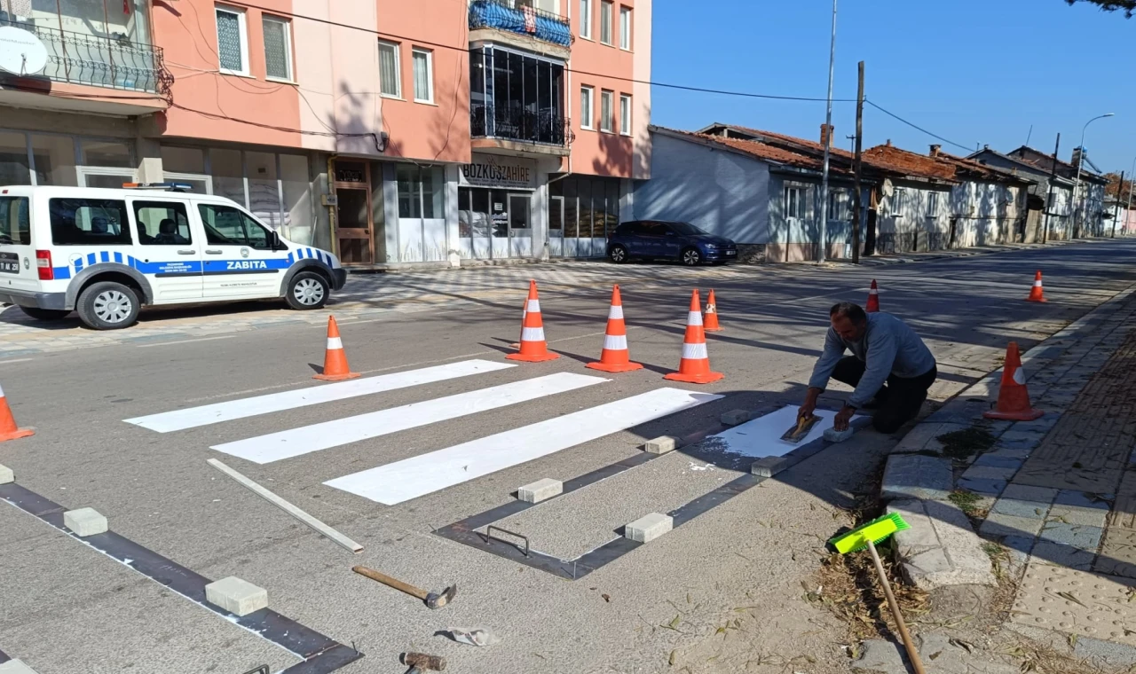 Bilecik Pazaryeri’nde yaya geçitlerine makyaj