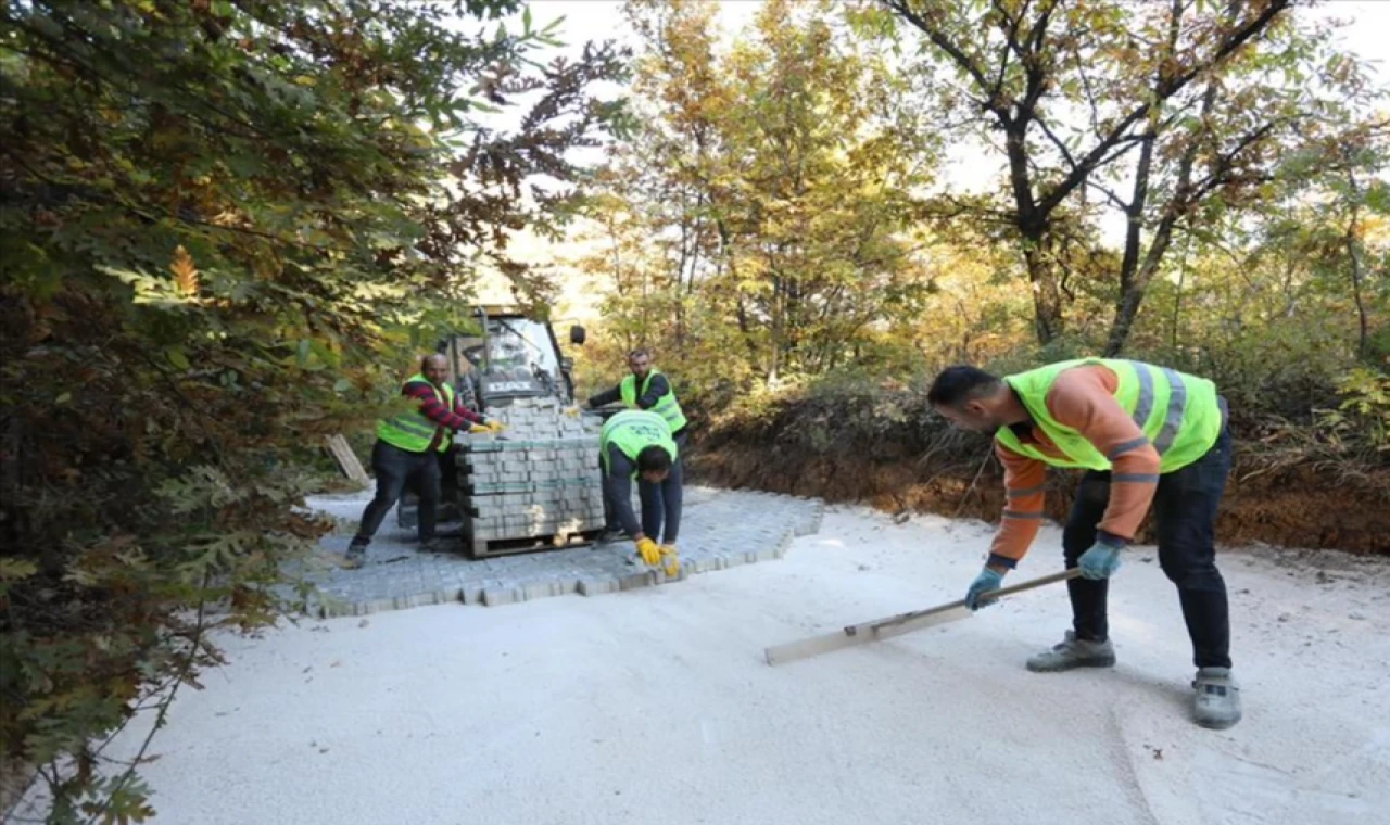 Bursa İnegöl’de yollar parke taşla kaplanıyor