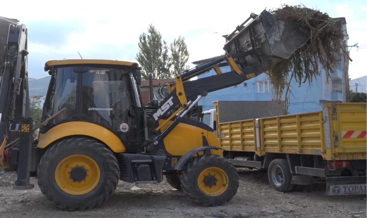 Gemlik’te boş arsalar temizleniyor