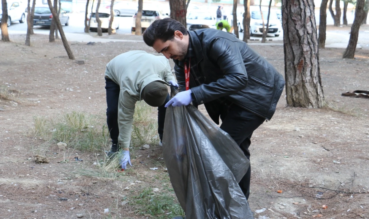 Gönüllülerden çevre temizliği kıvılcımı