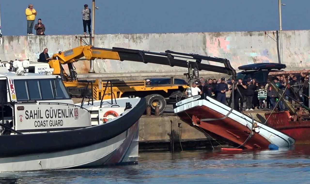 İstanbul Şile’deki deniz kazasında batan tekne çıkarıldı... Balıkçıdan halen haber yok!