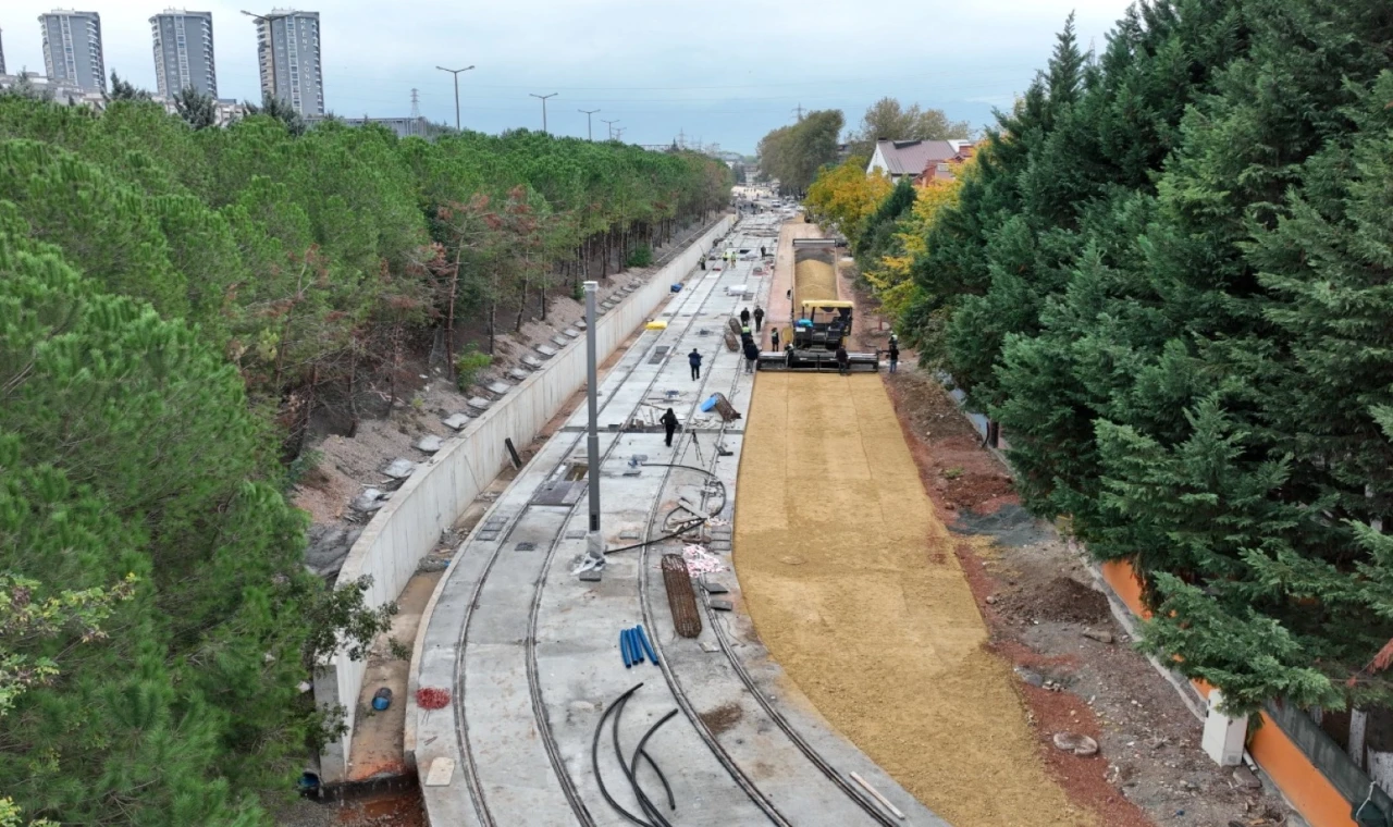 Kocaeli ’de Alikahya tramvayı stada doğru ilerliyor