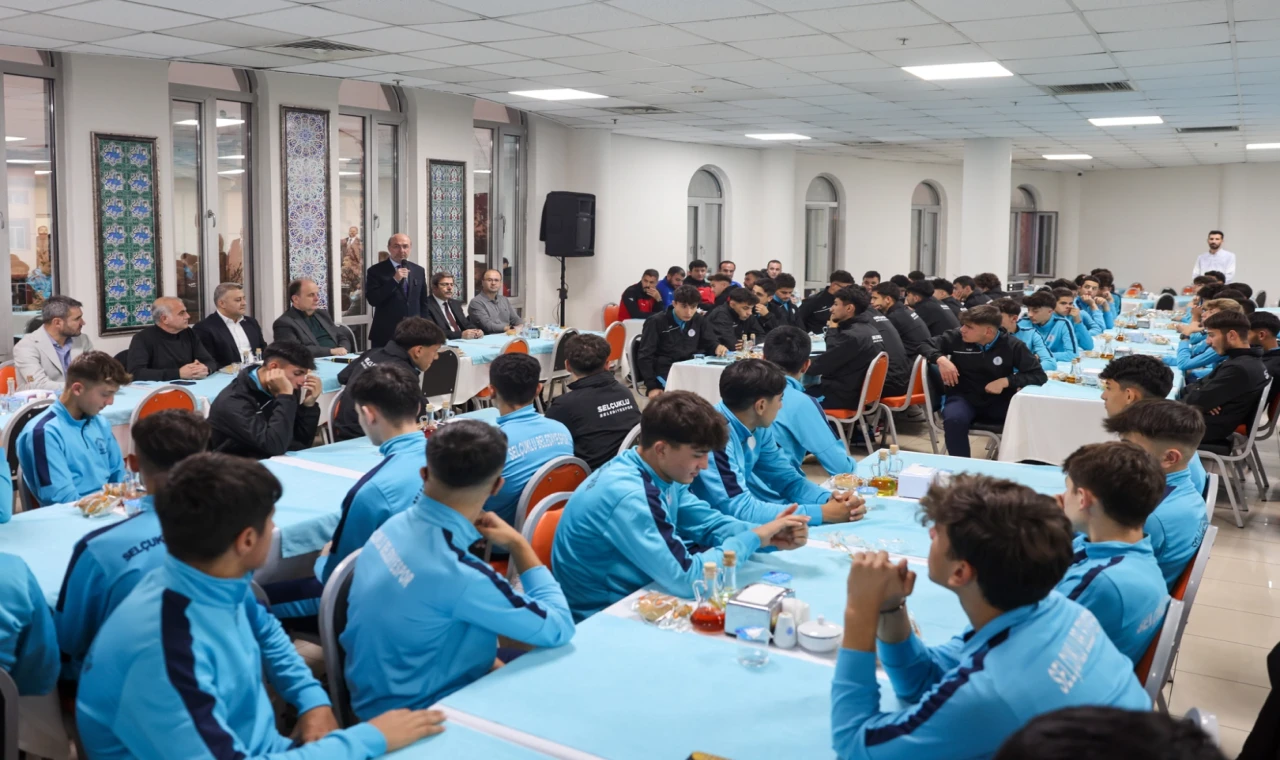 Konya Selçuklu’da futbolculara moral yemeği