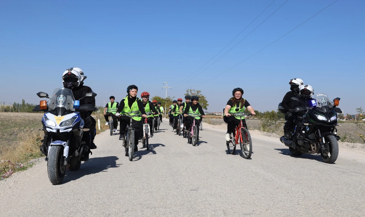 Konya’da liseliler doğa ve kültüre pedal çevirdi