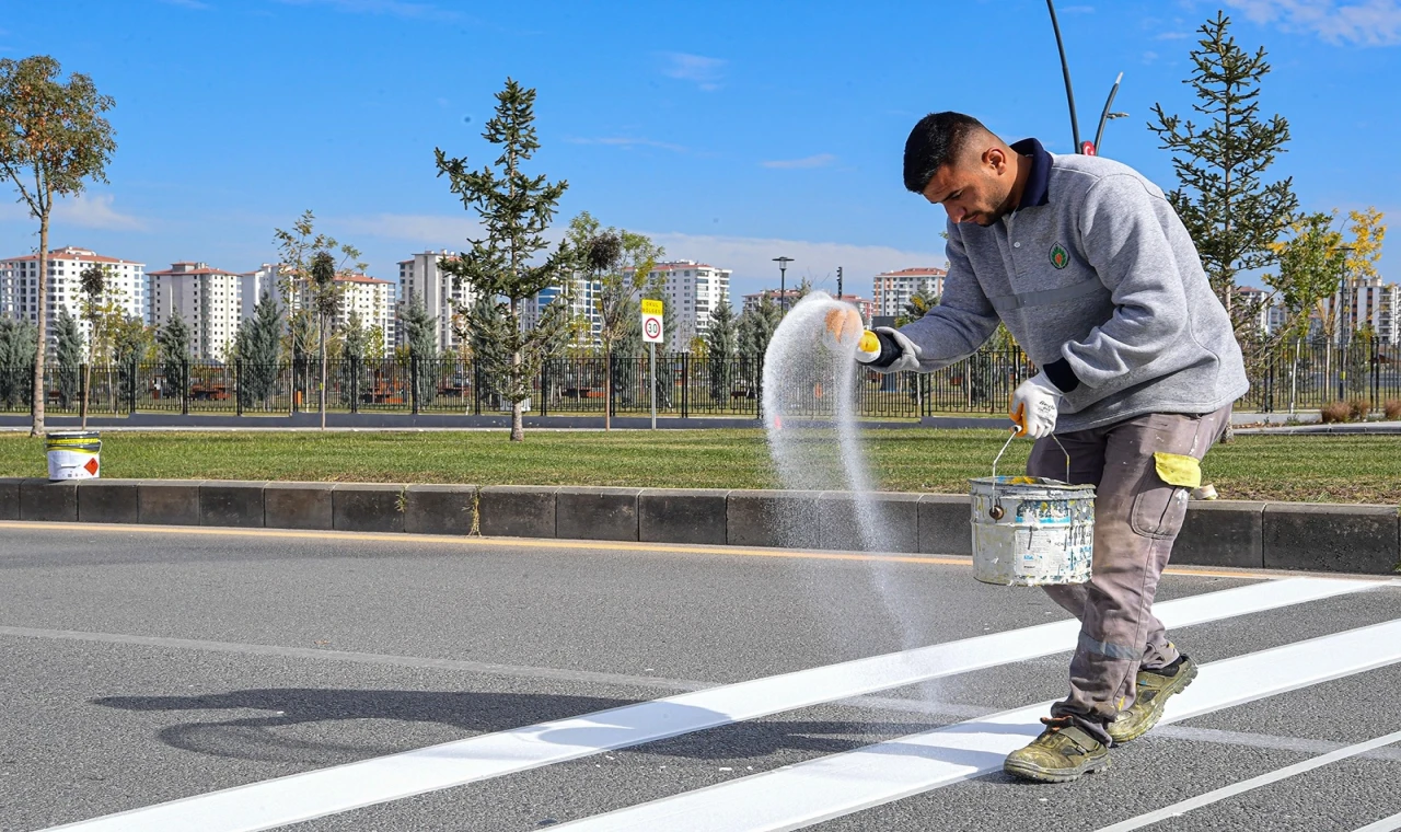 Malatya’da trafik güvenliği için yol çizgi çalışması yapıldı