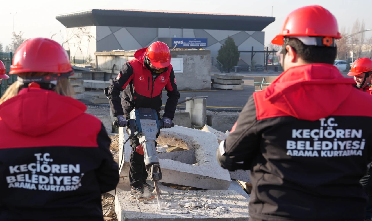 Ankara Keçiören’de afet gönüllüleri eğitimde