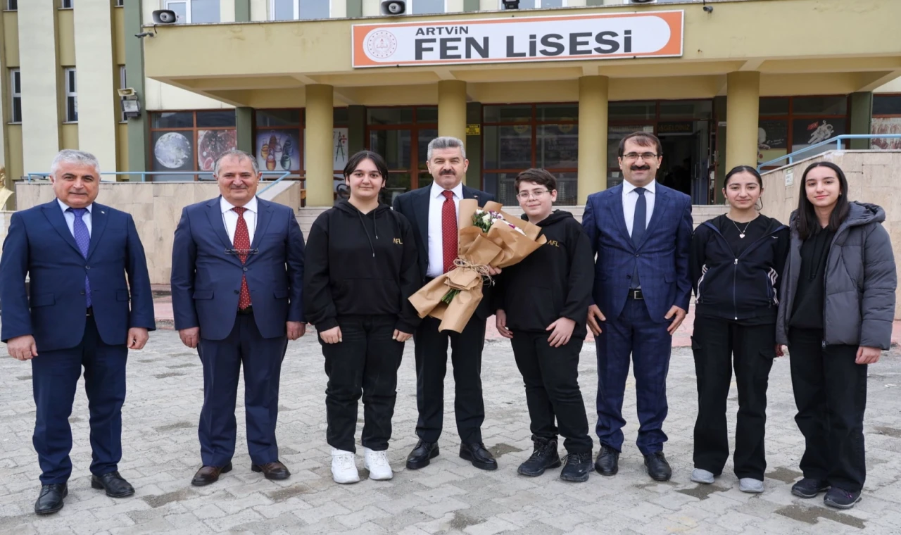 Artvin Valisi Ergün, Fen Lisesi’ni ziyaret etti