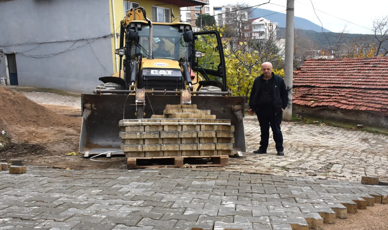 Bursa Gemlik’in kırsalında üst yapı sürüyor