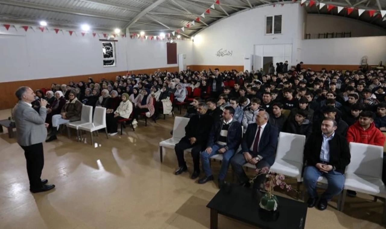 Bursa İnegöl’de Başkan Taban’dan ’Genç Bakış’a devam