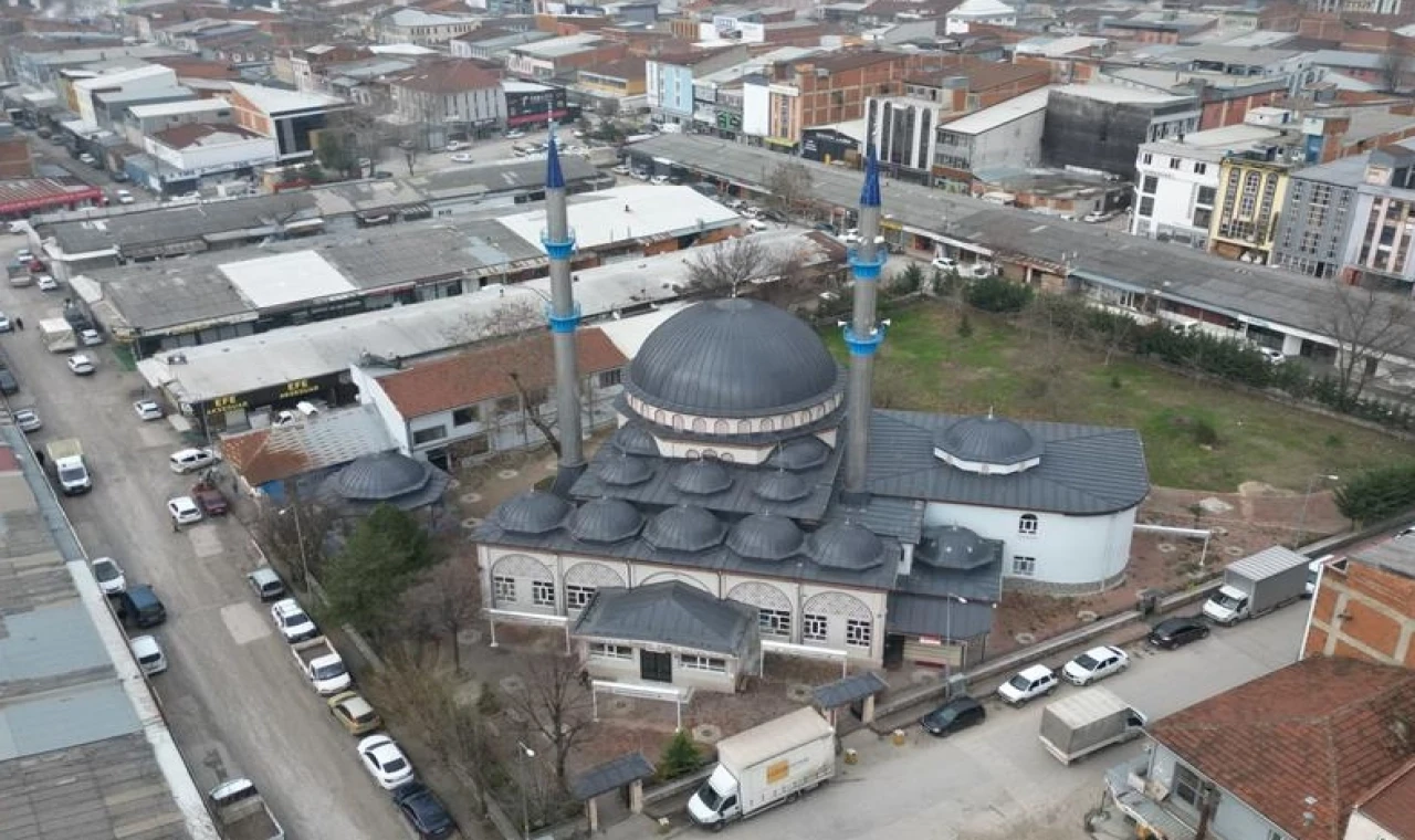 Bursa İnegöl’den çeyrek asırlık kandil geleneğine katkı