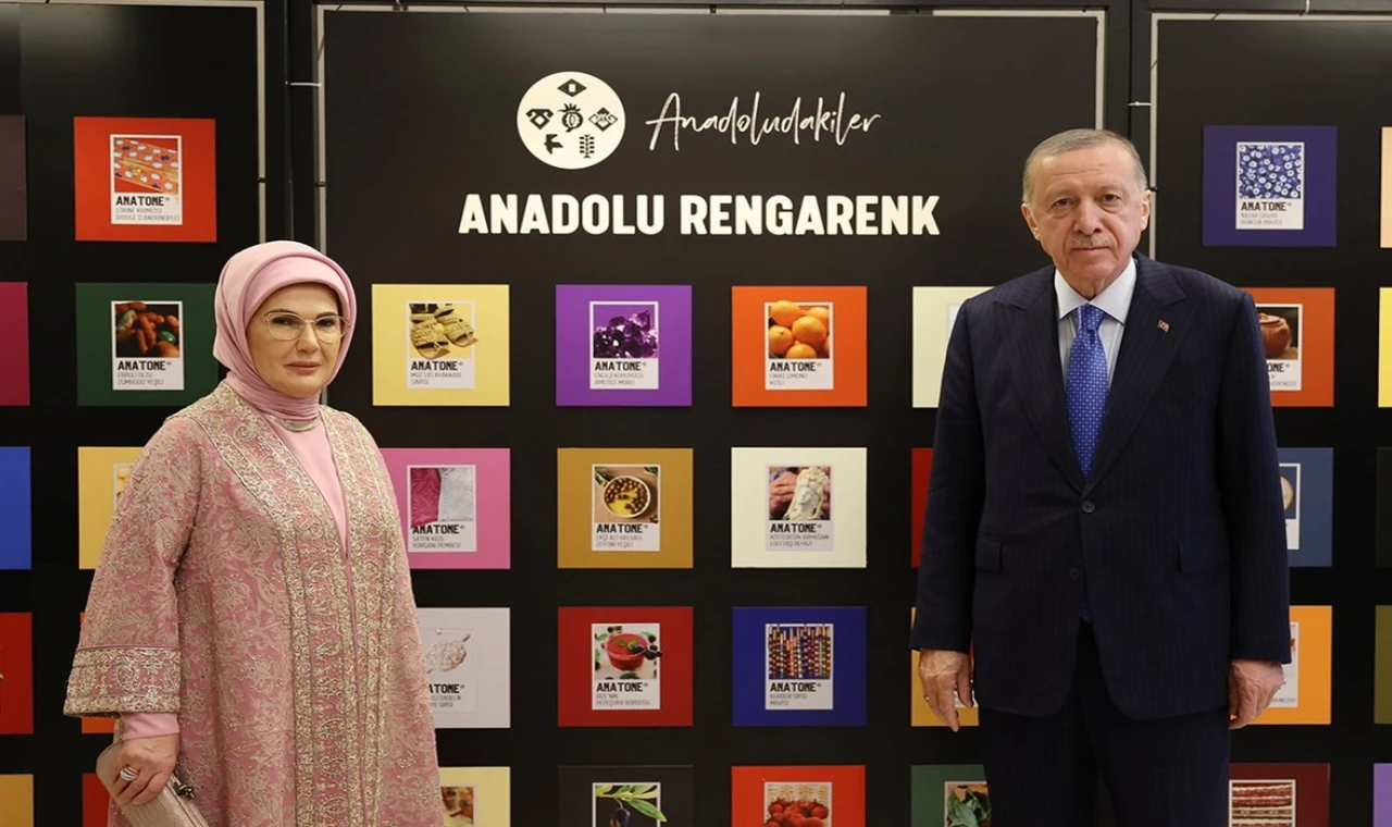 Erdoğan çiftinden ’Anadoludakiler’ sergisine ziyaret