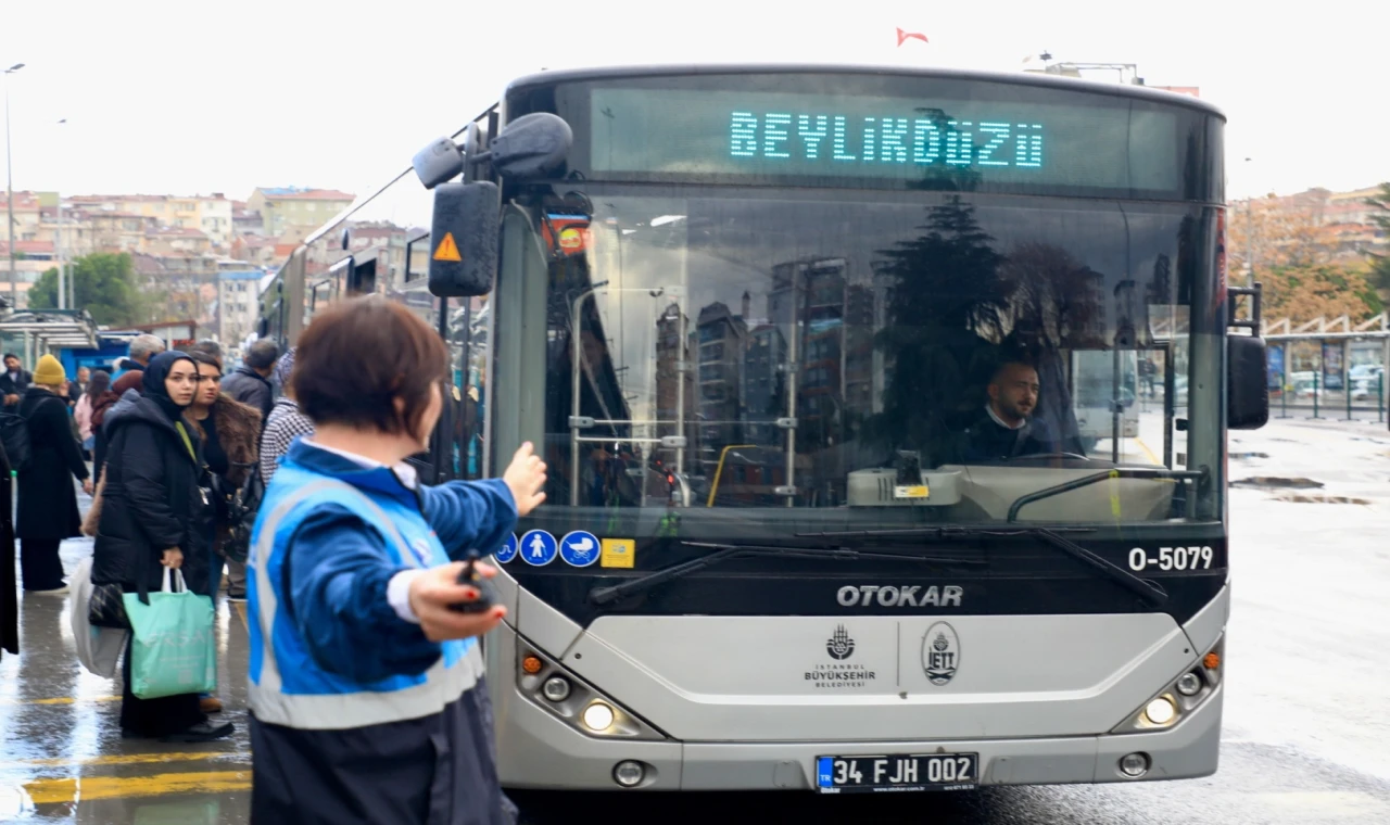 İETT’de ilk kadın metrobüs denetim amiri iş başında