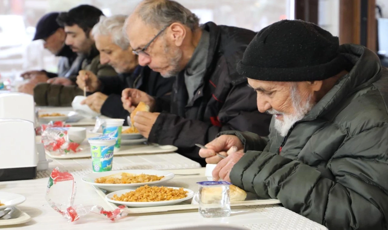 Kocaeli İzmit’te Kent Lokantaları yoğun ilgi görüyor