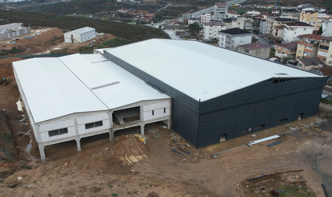 Kocaeli’nde kapalı spor salonu’nda çalışmalar devam ediyor