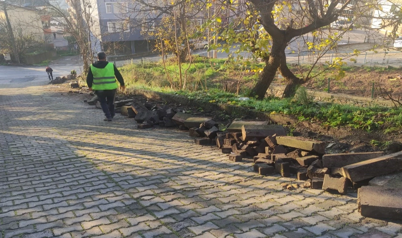 Kocaeli’nde Serdar Mahallesi’ne yeni beton merdiven!