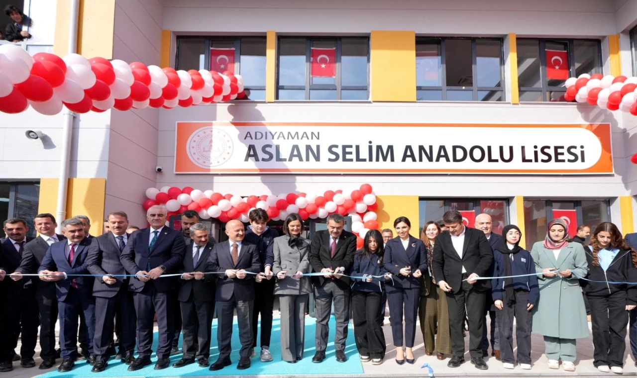 Adıyaman’da son teknoloji laboratuvara sahip Anadolu Lisesi açıldı