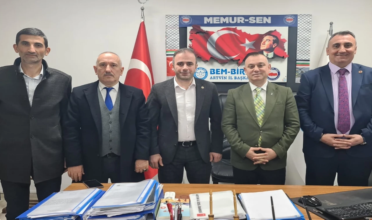 AK Parti Hopa ve Kemalpaşa’dan BEM-BİR-SEN’e ziyaret