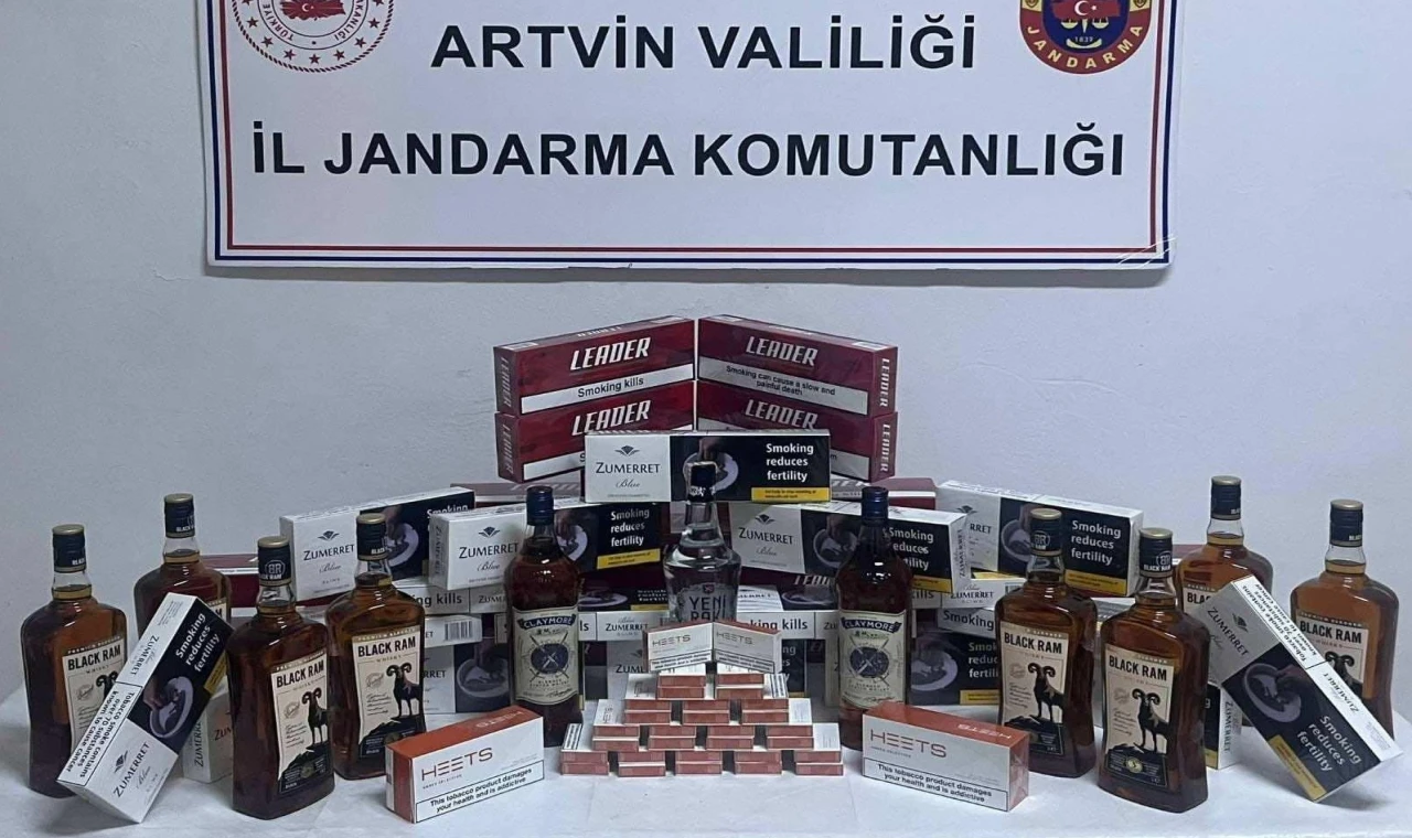 Artvin’de gümrük kaçağı sigara ve içki ele geçirildi