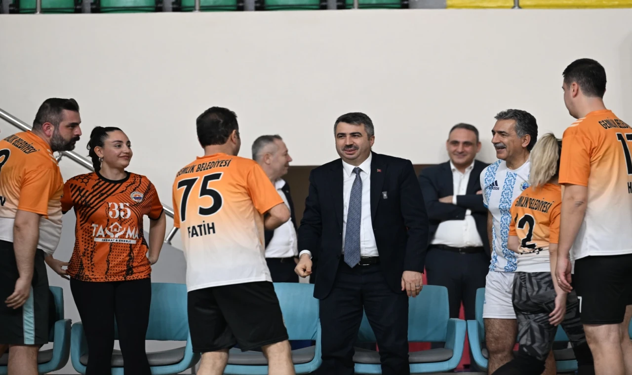 Başkan Yılmaz Belediyeler Arası Voleybol Dostluk Turnuvası’nı izledi