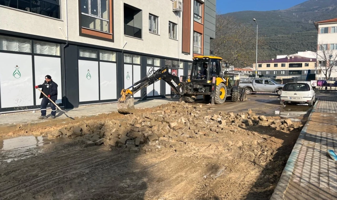 Bursa Gemlik Belediyesi’nden asfalt ve kaldırım atağı