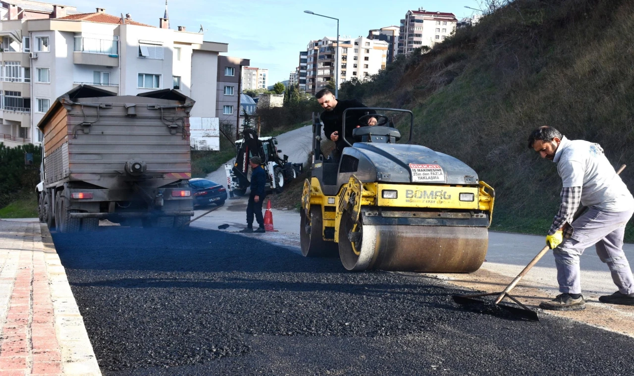 Bursa Gemlik’in yolları ve meydanları yenileniyor