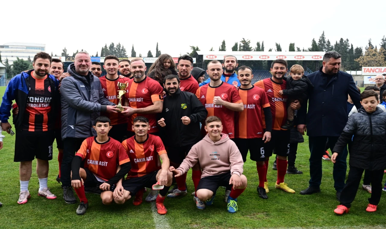 Bursa Karacabey’de turnuvanın şampiyon Ortasarıbey