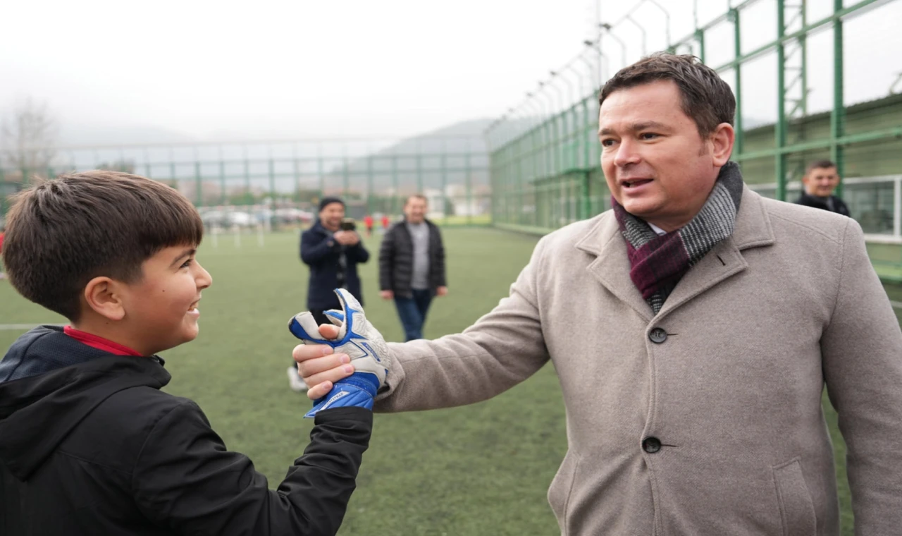 Bursa Osmangazi’de genç sporculara Başkan ziyareti