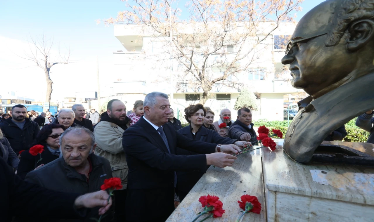 İzmir Güzelbahçe’de Uğur Mumcu büstü ve ismiyle yaşatılıyor