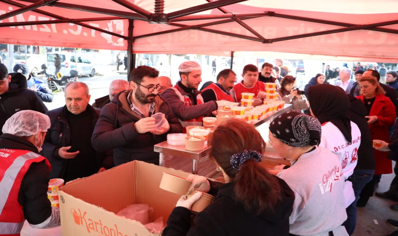 İzmit Darıca’da sıcak yemek hizmetine devam